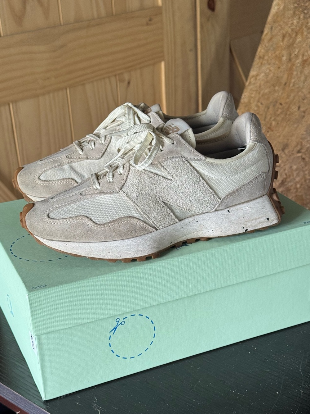 New Balance 327 Cream Beige Gum Lifestyle Sneakers